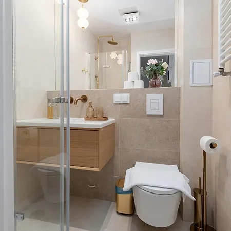 Apartment Rentplanet - Wilcza Warsaw